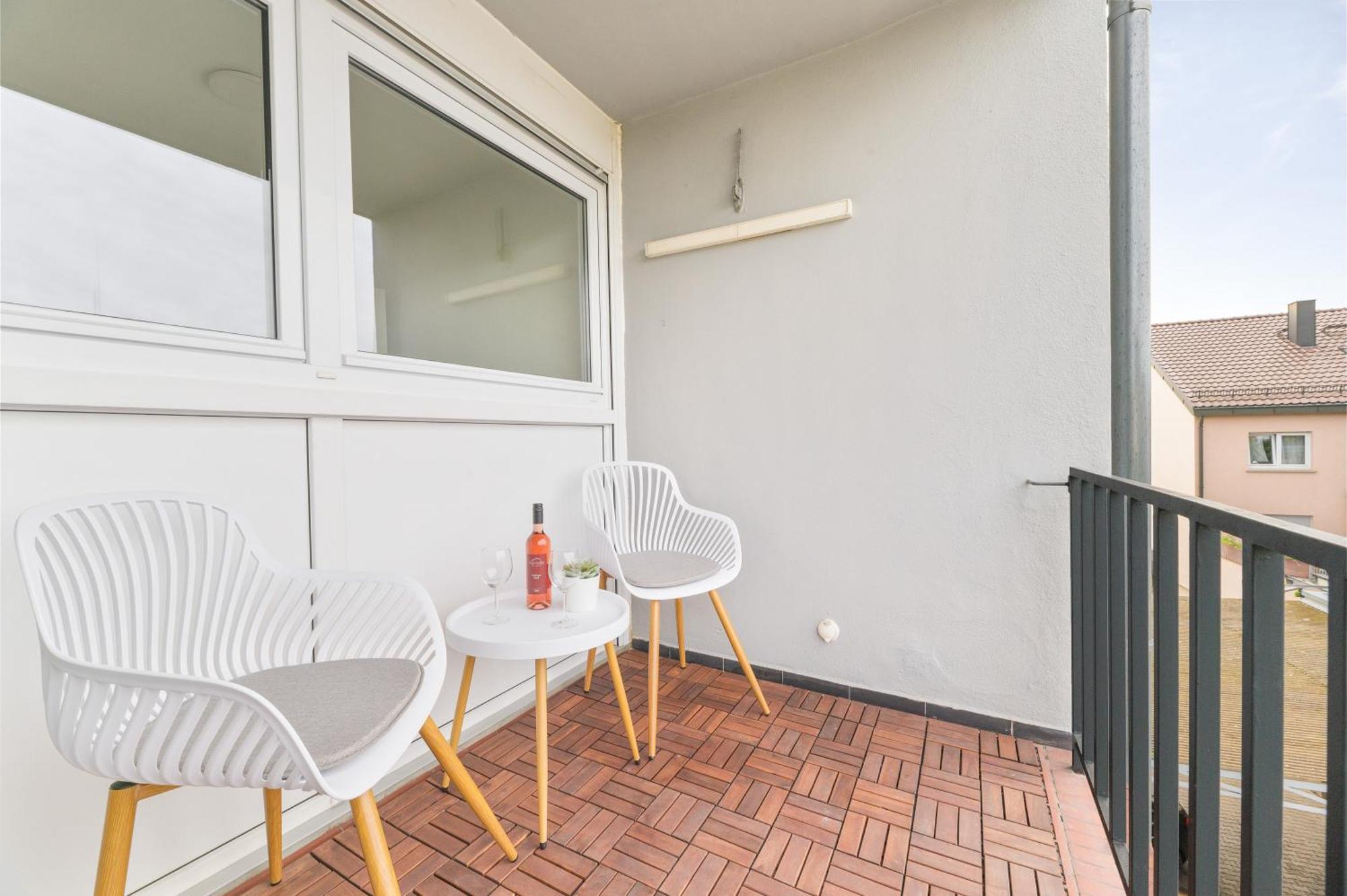 Wohlfuehl-Apartment I Zentral I Balkon I Kueche Fellbach Exterior photo